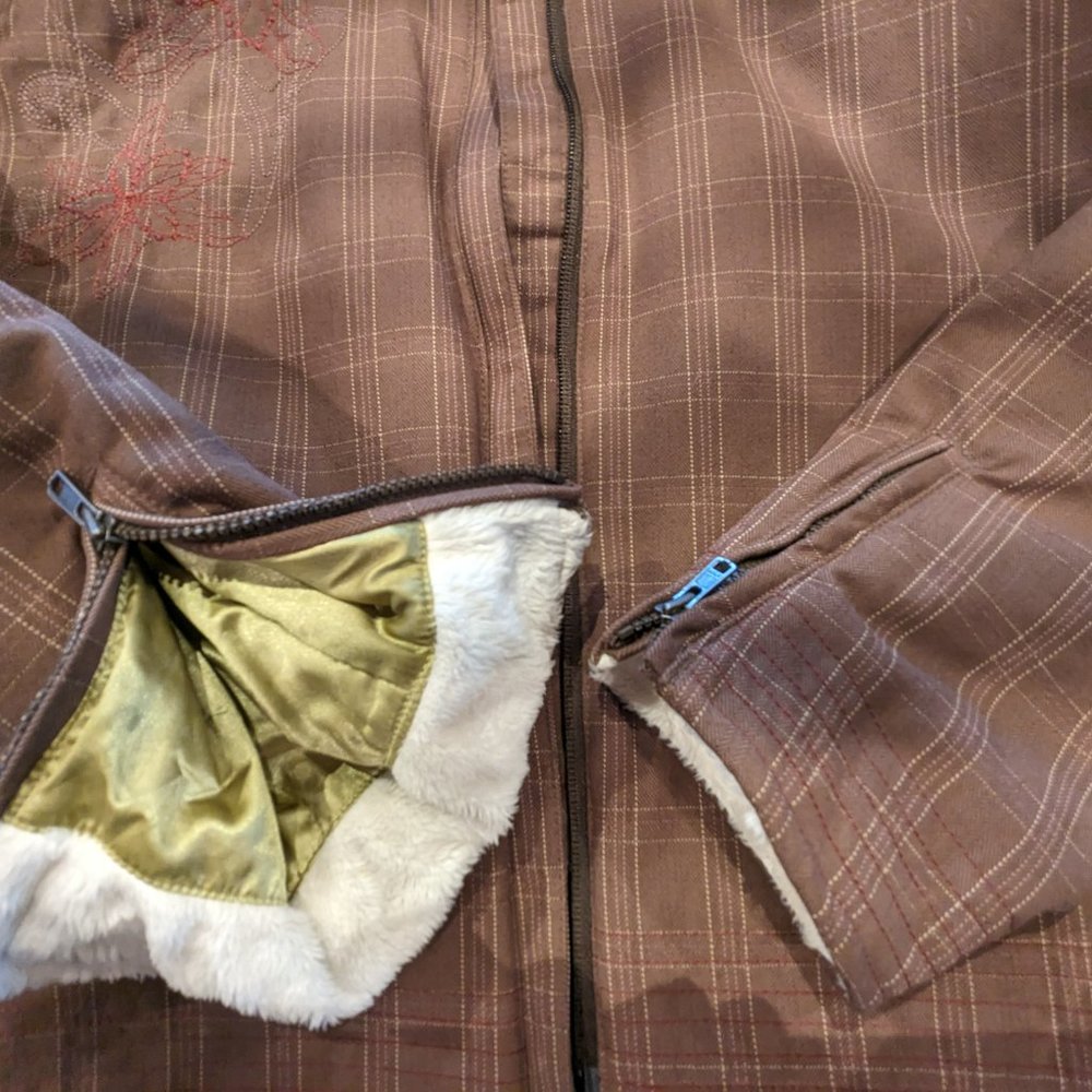 Embroidered Jacket from Mountain Hardwear - Picture 8 of 17